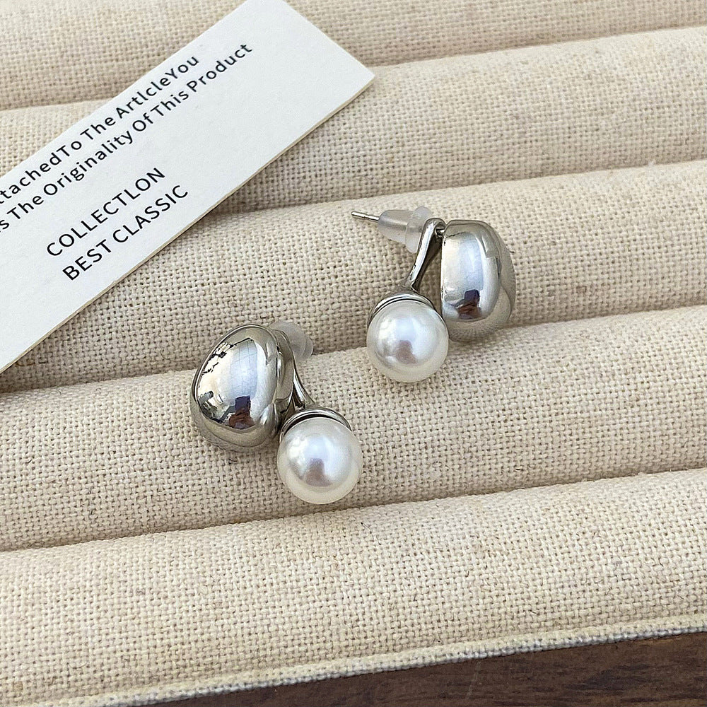 ECLIPSE Aura Pearl Studs